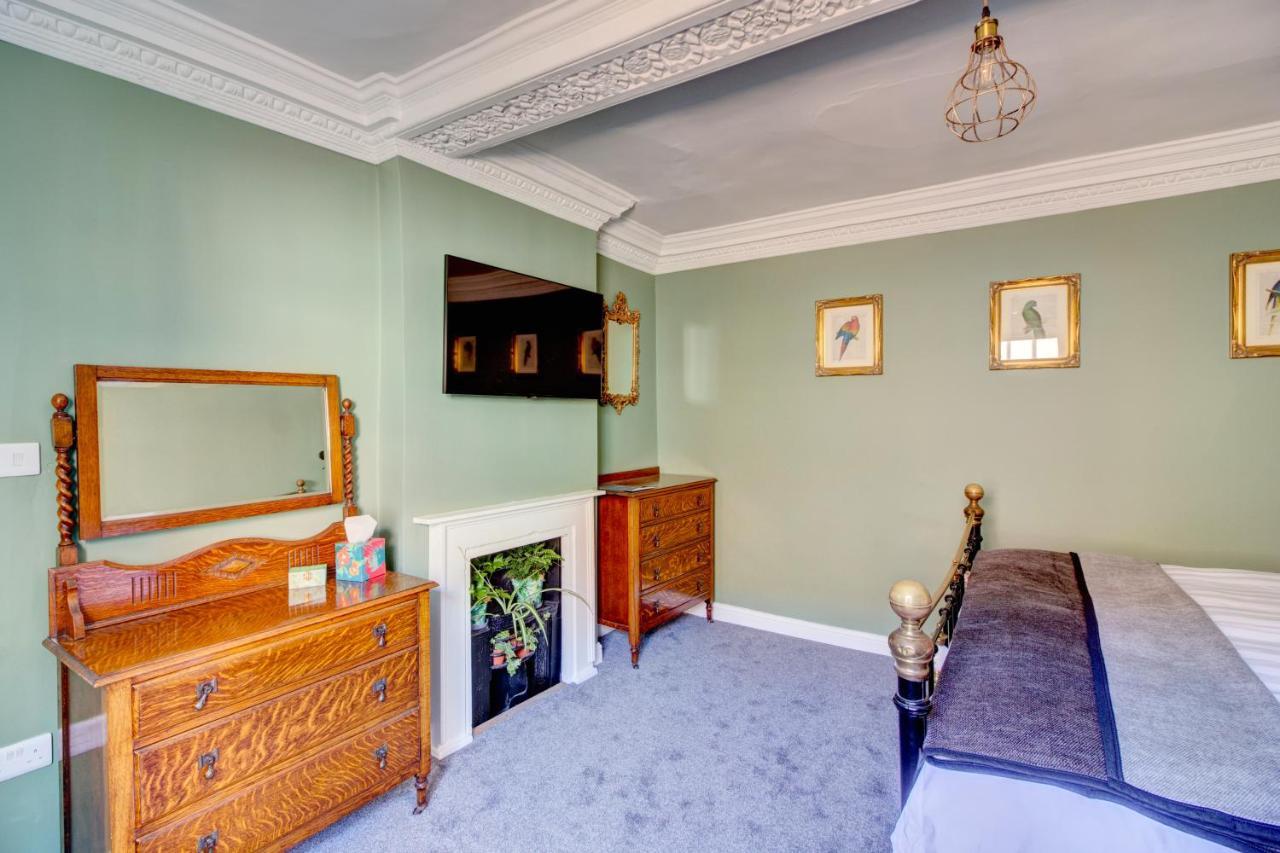 Green Parrot House Bed and Breakfast Devizes Exteriör bild